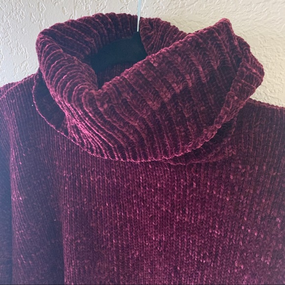 Cropped turtleneck sweater - Picture 2 of 3